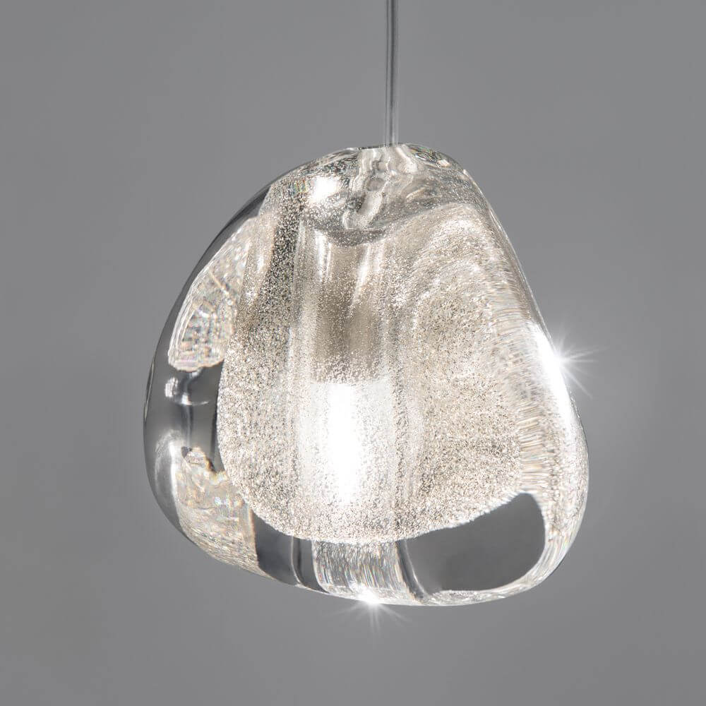 Pendelleuchte Mizu von Terzani, handgefertigt aus klarem Kristall, inspiriert von Lichtbrechung im Wasser.