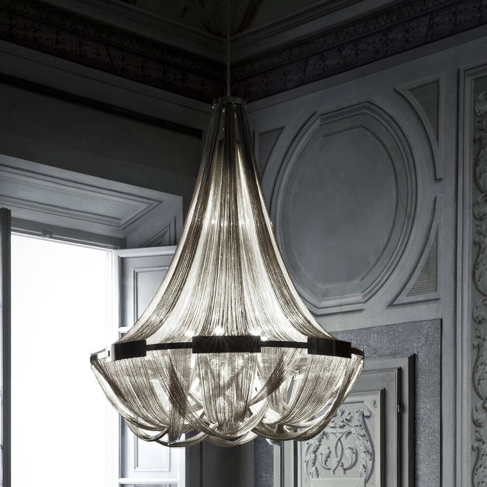 Terzani Soscik Design-Lüster Ø 95cm mit metallischen Ketten, modernes Update für einen klassischen Kronleuchter.