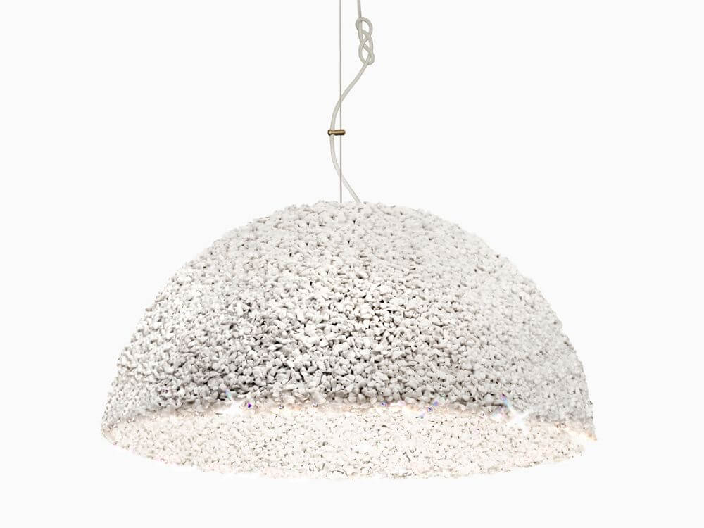 Alt Tag: The Duchess Marmor-Pendelleuchte mit Swarovski Kristallen – halbkugelige Hängelampe aus Marmor und funkelnden Kristallen