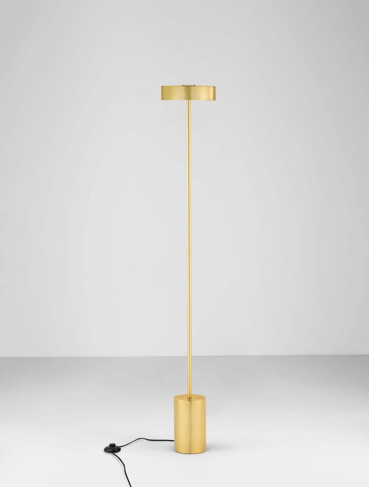 Alt Tag: Thea LED Stehlampe H 135cm Ø 20cm 3000K goldfarbene Stehlampe mit schlankem Aluminiumgestell und warmweißem LED-Licht