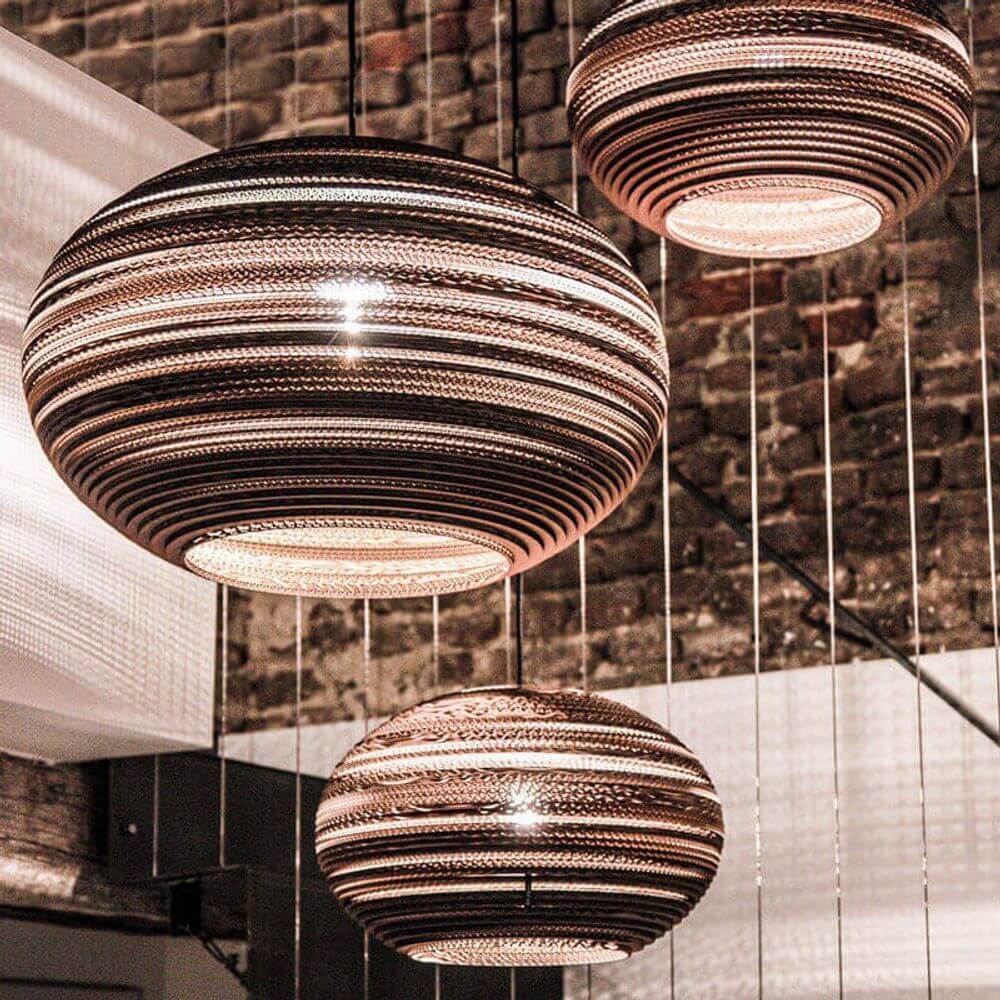 Oval Lazy Hängeleuchte aus Papier mit einzigartigem Design, nachhaltig und stilvoll für jeden Raum.