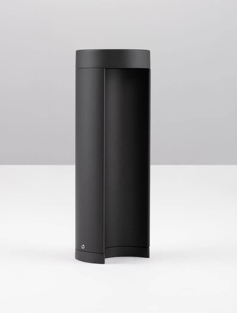 Tien LED Außensockelleuchte 3000K Schwarz IP54 in elegantem Design aus Aluminium.