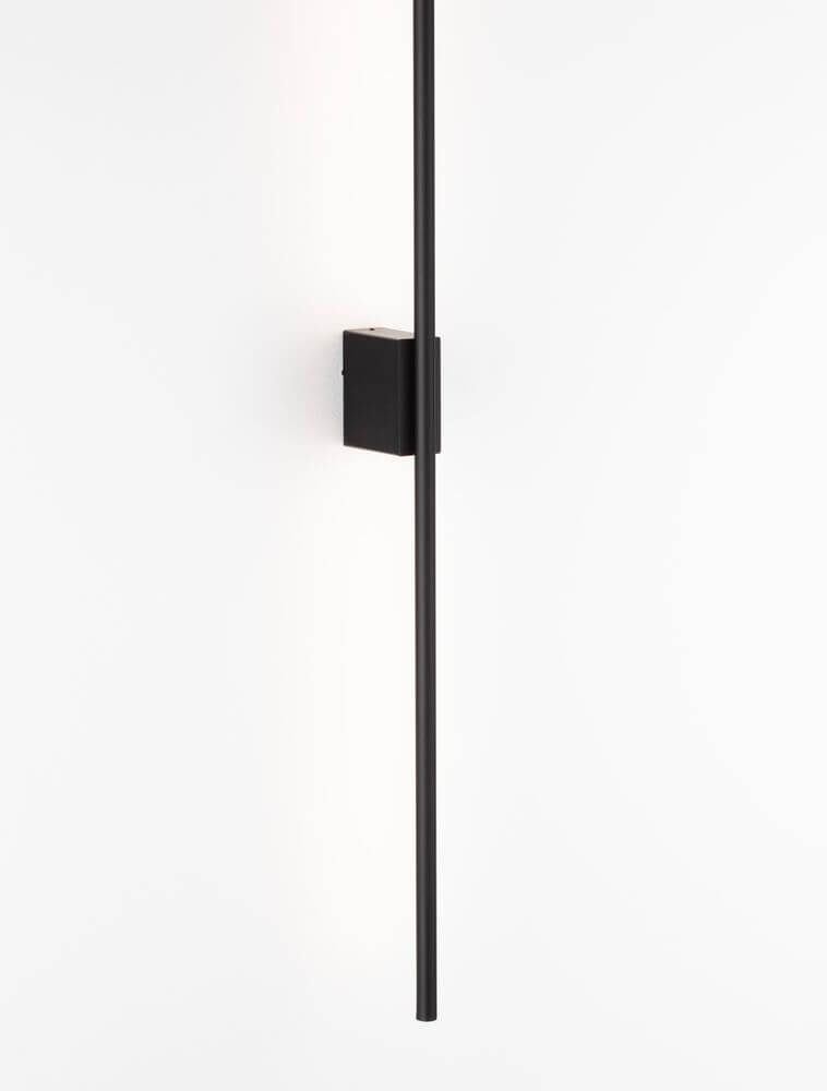 Tien LED Wandleuchte Mittig Ausgerichtet 3000K Schwarz IP44, moderne schwarze Wandlampe mit neutralweißem Licht.