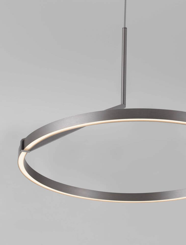 Tilia LED Pendelleuchte in Nickel, Ø 60cm, zeitgenössisches Design mit Up & Down Licht in warmen Farbtemperaturen.
