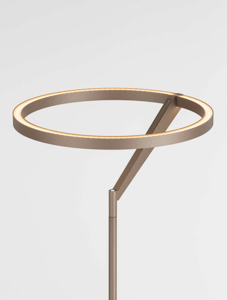 Tilia LED Stehlampe H 168cm 3000K mit modernem Design und Foggy-Nickel-Finish in elegantem Raum.