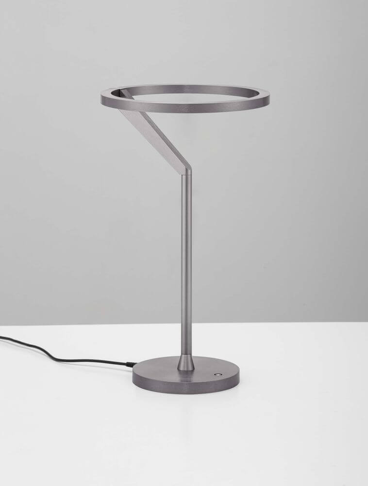 Tilia LED Tischleuchte Ø 22cm 3000K in modernem Design mit schlankem Gestell und hochwertigem Aluminium.
