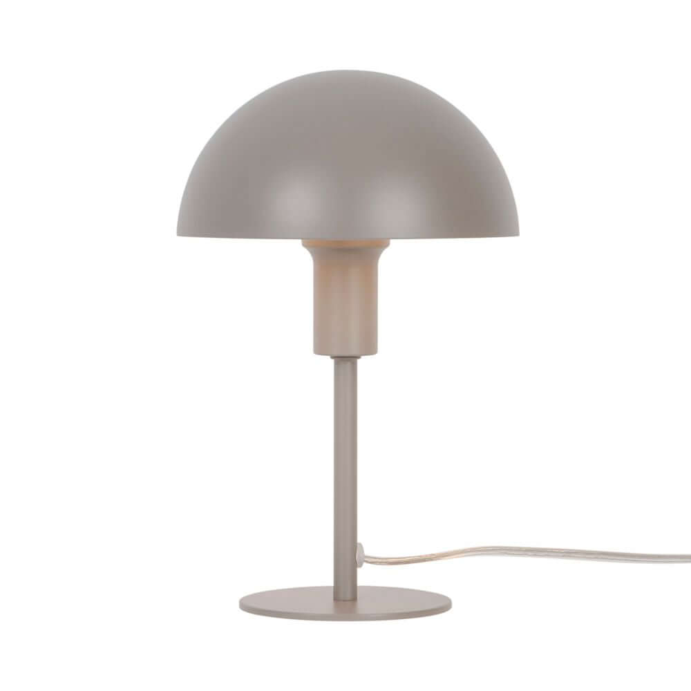 Tischlampe Ellen Mini im skandinavischen Design, ideal für kleine Räume wie Regale oder Fensterbänke.