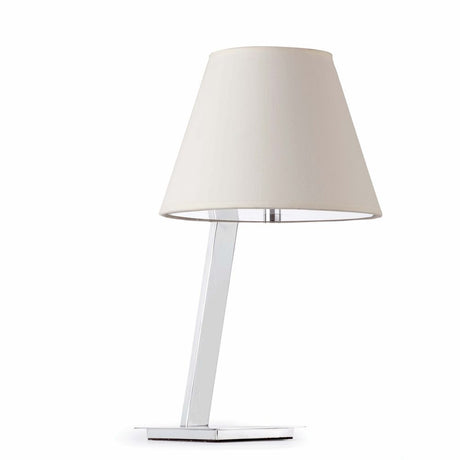 Tischlampe MOMA Chrom, Weiß mit schickem Design und eleganter Chromoberfläche.