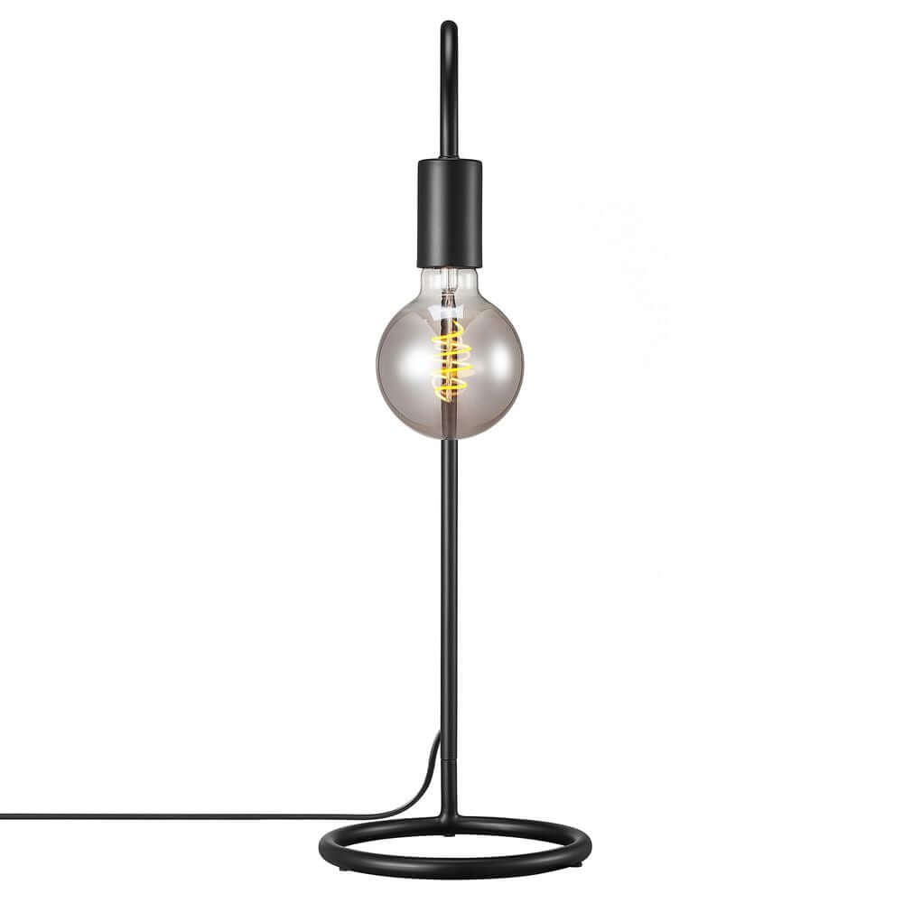 Tischlampe Paco im minimalistischen Industriedesign mit dekorativem Leuchtmittel.