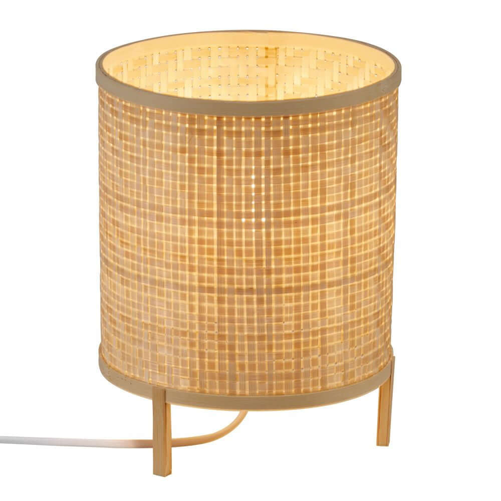 Tischlampe Trinidad aus Bambus mit geflochtenem Gittermuster, warmes Licht und gemütliche Atmosphäre.