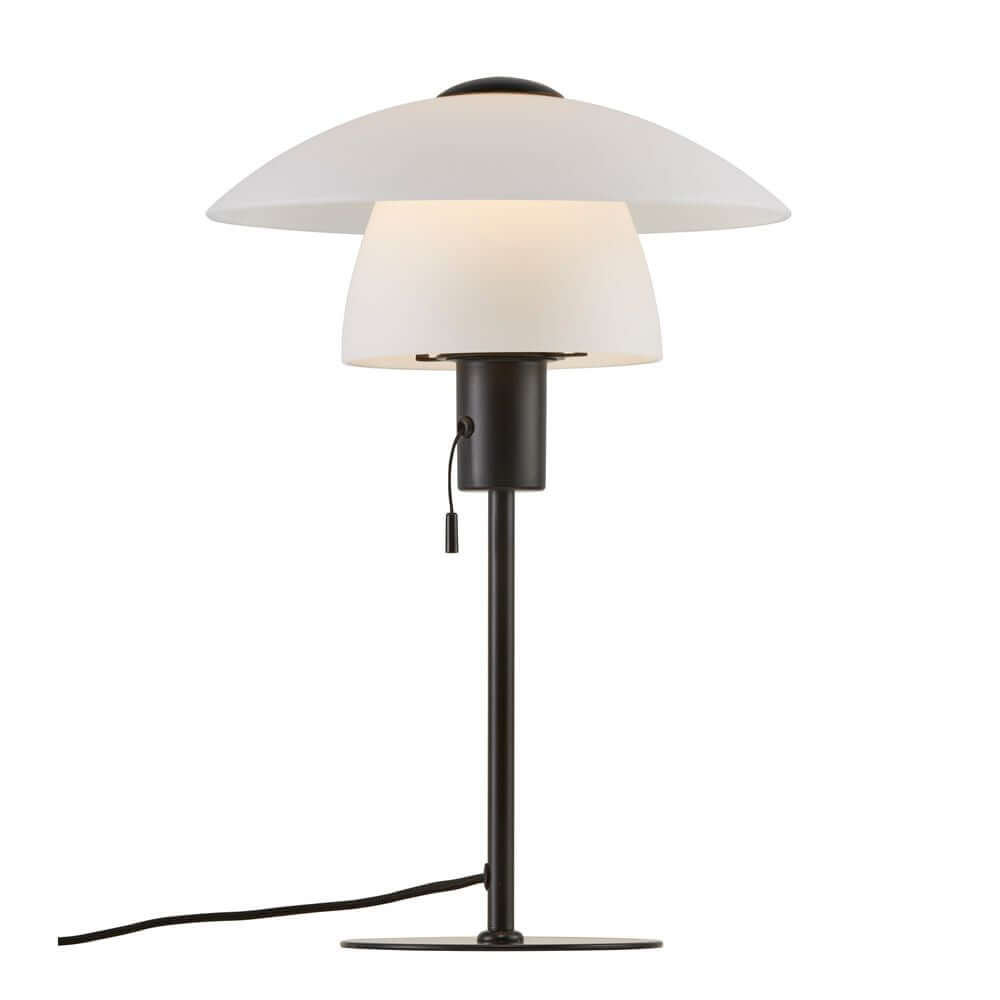 Tischlampe Verona mit zwei weißen Opalglasschirmen und mattem schwarzem Metallgestell.