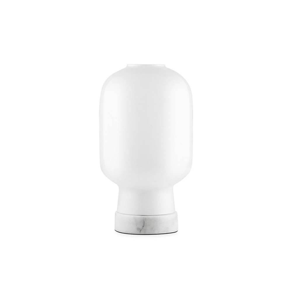 Tischleuchte Amp mit Marmorfuss Weiß – moderne Lampe mit weißem Glas und Marmorfuß im nostalgischen Design.