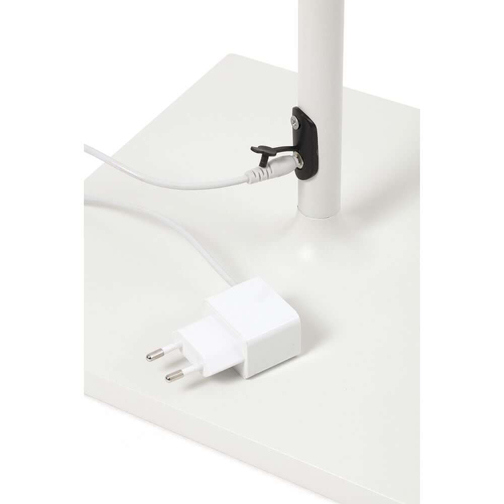 Toc Outdoor Stehlampe 150cm mit USB IP54 Weiß Anschluss und Ladekabeldetails