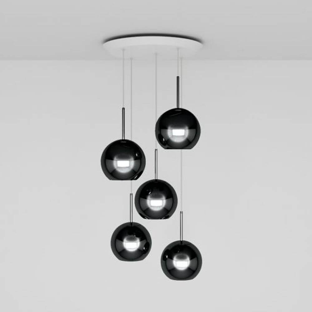 Tom Dixon Copper 5er Pendelleuchte Ø 25cm mit hochreflektierenden, metallischen Schirmen in modernem Design.