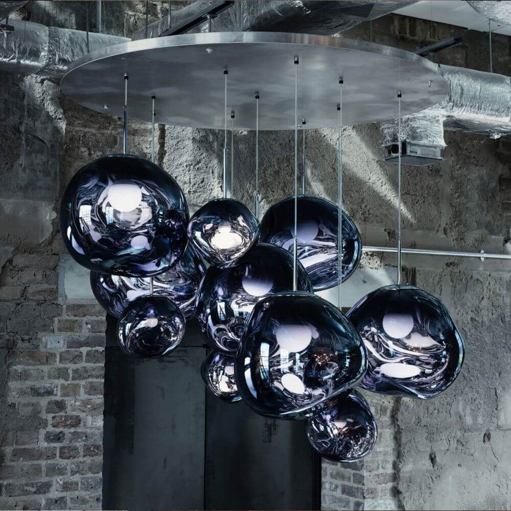 Tom Dixon Melt LED Mega XXL Hängeleuchte in hypnotischem Design mit schmelzendem Glas und metallischem Finish.