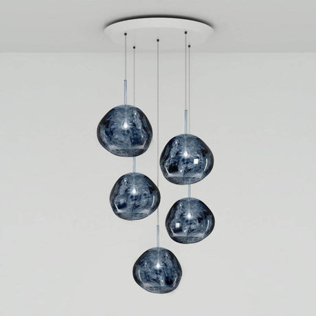 Tom Dixon Melt Mini LED Pendellampe 5er Mobile mit fünf schmelzenden Glas-Kugeln in Blau und Grau.