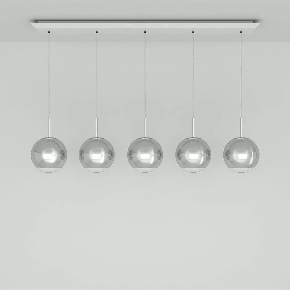 Tom Dixon Mirror Ball 5er Hängelampe aus Chrom, leicht und robust, ideal für stilvolles Ambiente.