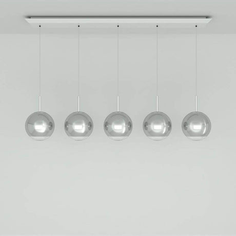 Tom Dixon Mirror Ball 5er Hängelampe aus Chrom, leicht und robust, ideal für stilvolles Ambiente.