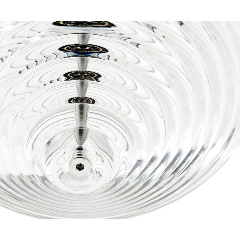 Transparente Press Cone Glas-Pendelleuchte mit geripptem Design und reflektierenden Oberflächen für ansprechende Lichtmuster.