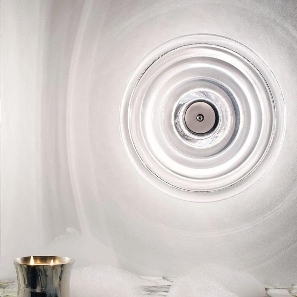 Tom Dixon Press Innen- & Außen-Wandleuchte, geripptes Glas mit linearer Lichtstreuung in modernem Design.