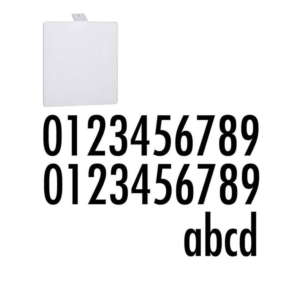 Transparentes Hausnummernschild für Solarleuchte Soley mit schwarzen Zahlen und Buchstaben.