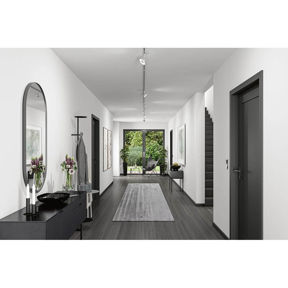 Moderne Fluransicht mit U-Rail LED Schienenspot Circle Chrom-Matt Dimmbar, neutralweiss, stilvoll beleuchtet.