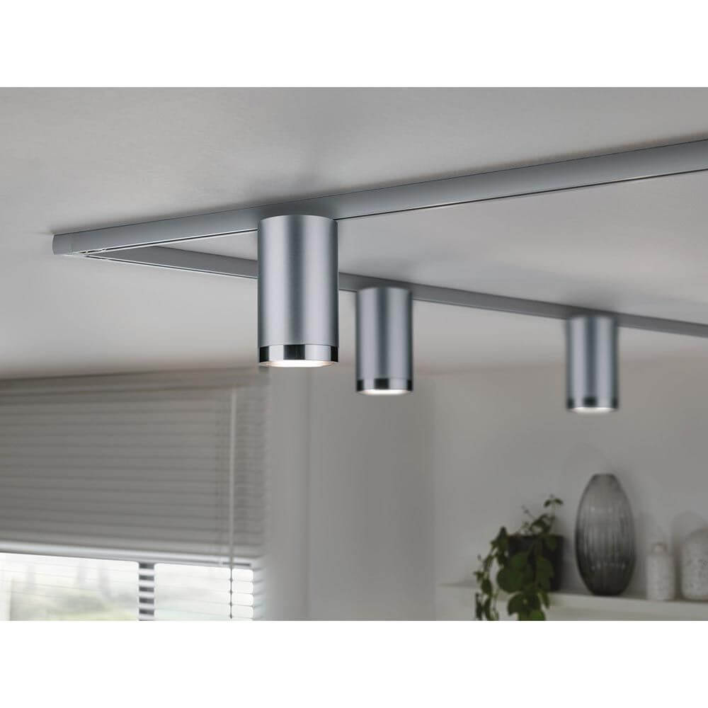 U-Rail Schienenspot Tube Einzelspot Dimmbar Chrom-Matt an einer Decke montiert.