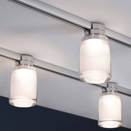 URail Ceiling Safira 1x5,2W Chrom Klar Satin 230V mit satinierter Acryl-Lampe für gleichmäßiges Raumlicht.