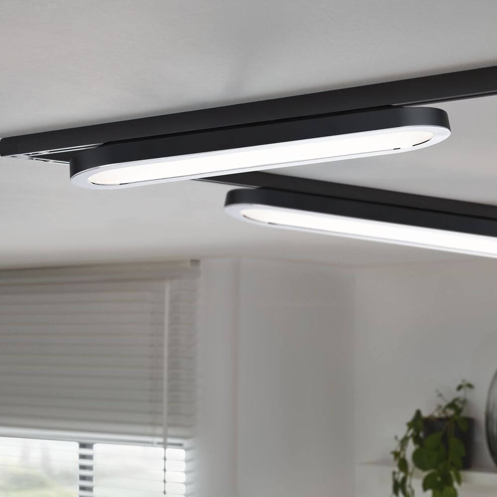 URail LED Panel Ring 7W Schwarz montiert an der Decke für moderne Raumbeleuchtung.
