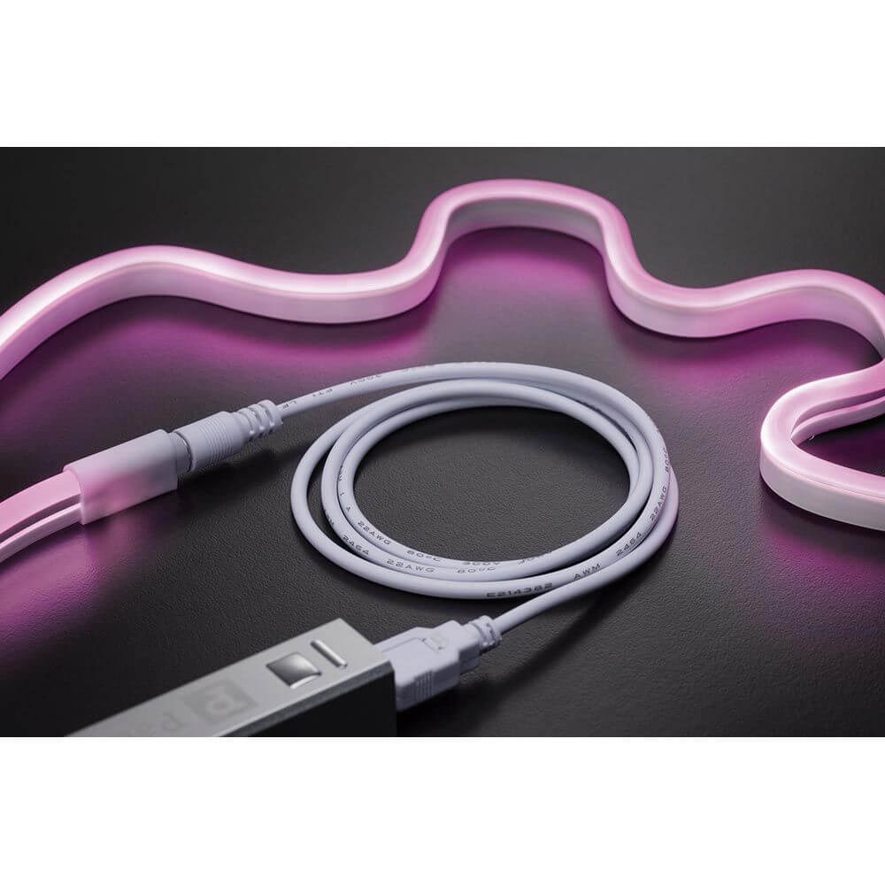 USB-LED Strip Neon Colorflex in Pink mit flexiblem Kabel auf dunklem Hintergrund.