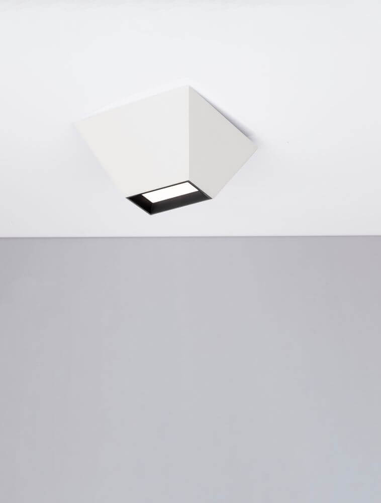 Utopia LED Deckenleuchte 3000K in modernem, minimalistischen Design, aus hochwertigem Metall und Aluminium.