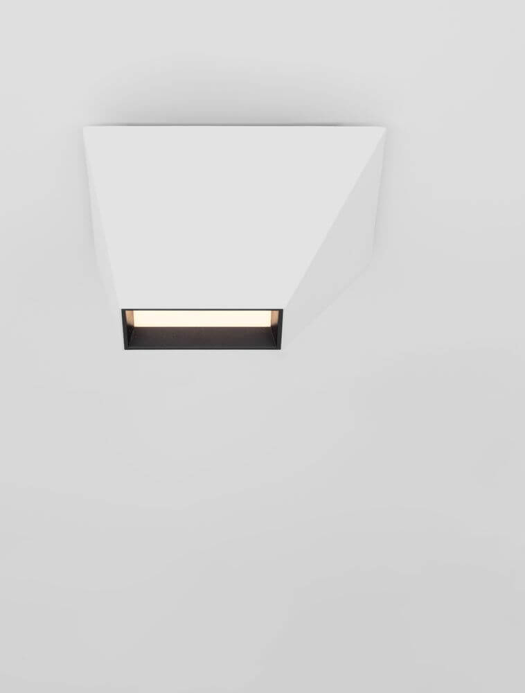Utopia LED Deckenleuchte 3000K in modernem, minimalistischen Design mit hochwertigem Metallrahmen.