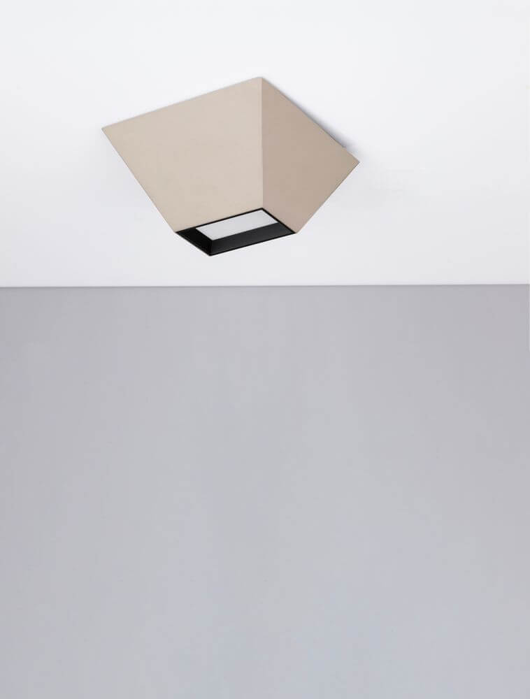 Utopia LED Deckenleuchte 3000K in modernem, minimalistischen Design an Decke montiert.