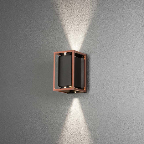 Vale LED Außen Wandleuchte Up & Downlight an einer Wand, strahlend in zwei Richtungen, modernes Design.