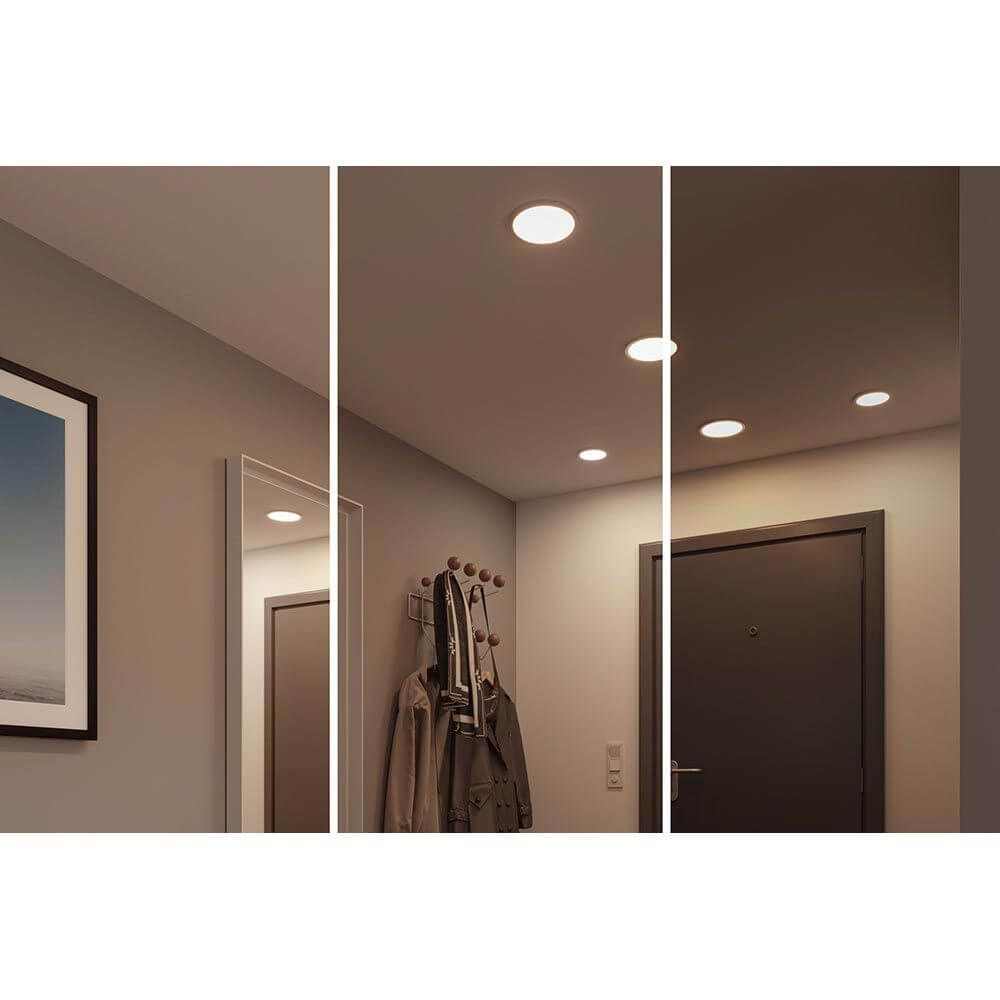 VariFit LED Einbaupanel Areo mit 3-Stufen-Dimmer Ø 23cm IP44 in einem modernen Flur mit warmweißem Licht.
