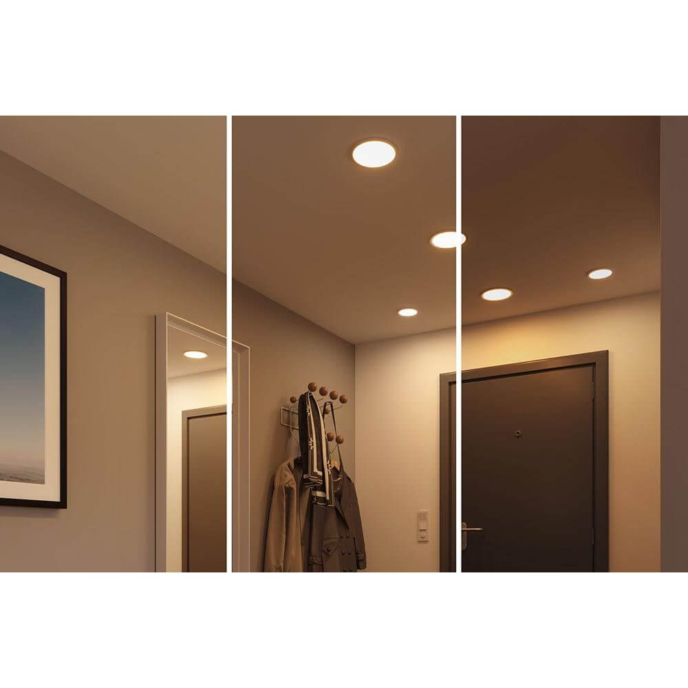 VariFit LED Einbaupanel Areo mit 3-Stufen-Dimmer Rund Matt-Chrom installiert in einem modernen Flur.