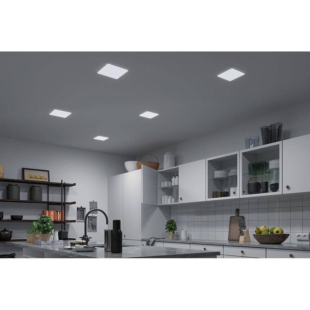 VariFit Veluna LED Einbaupanel CCT-Switch Eckig Weiß, Klar in moderner Küchenszene mit Deckeninstallation.