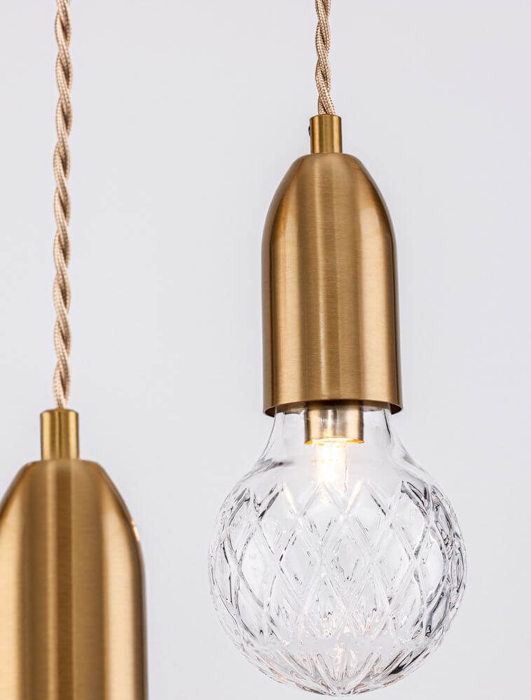 Veda Pendelleuchte G9 mit metallenen und gläsernen Elementen, elegantes Design für moderne und traditionelle Räume.