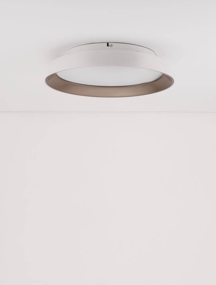 Vela LED Deckenleuchte Ø 45cm 3000K in Weiß und Kaffeebraun, modernes Design für jeden Wohnraum.