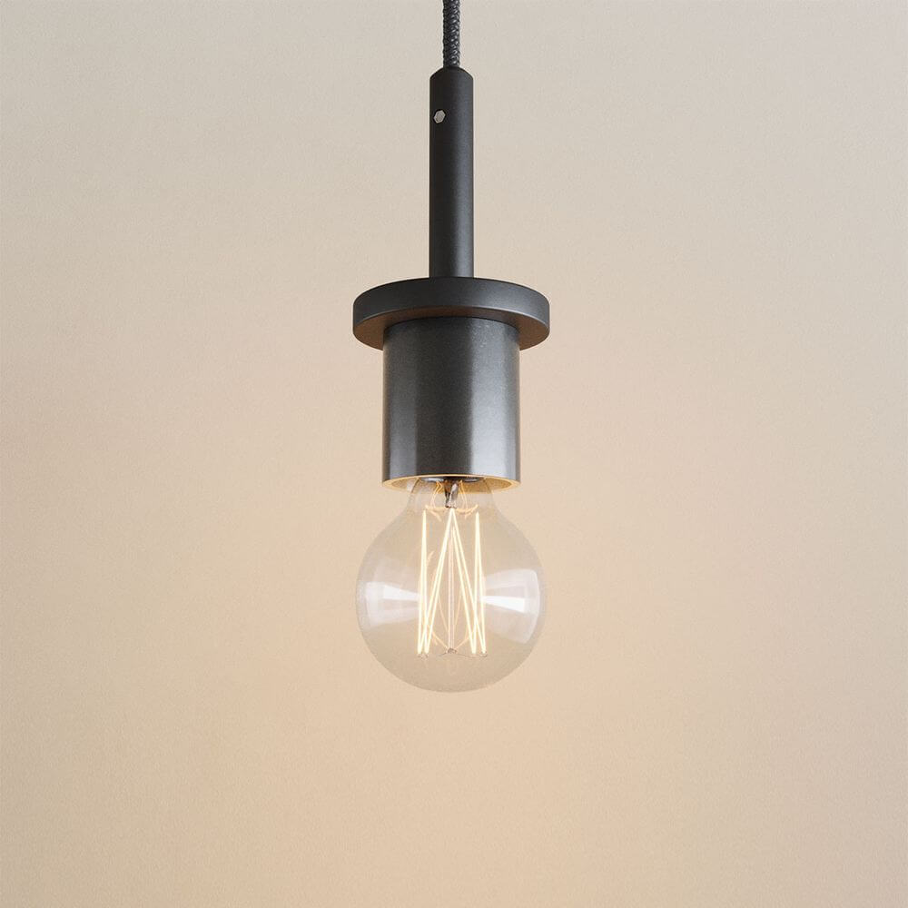 s.luce Velo Glas-Pendelleuchte in Schwarz, elegantes Design mit schicker Glühbirne, stilvolle Lichtquelle für jeden Raum.