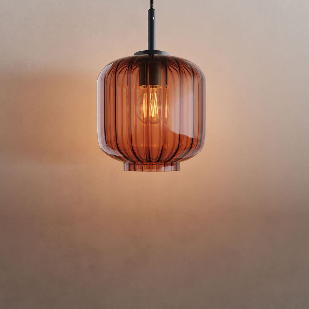 s.luce Velo Glas-Pendelleuchte in schwarz mit eleganter, bis zum Boden geschliffener Glasoberfläche.