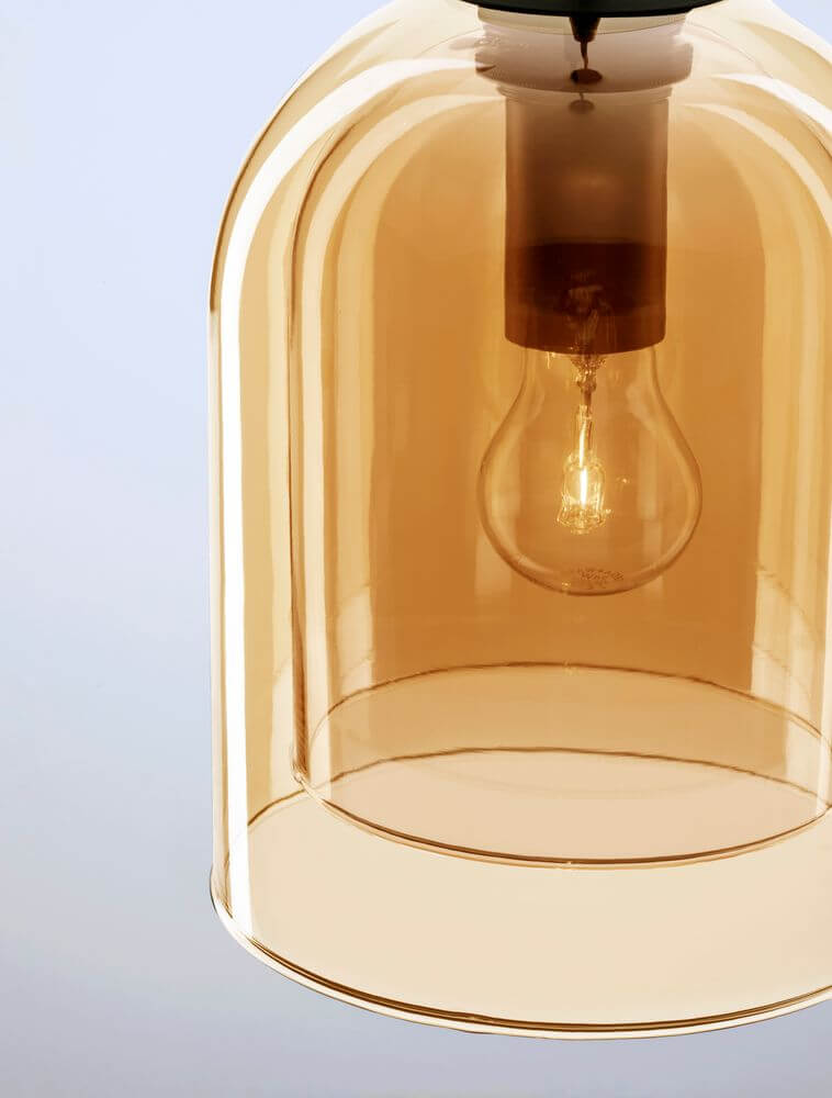 Hängelampe VELOR aus Rauchglas in Bernstein mit E27-Fassung, dimmbar, Ø 18 cm.