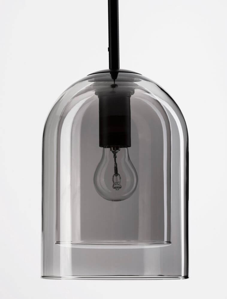 Schwarze Hängelampe VELOR aus Rauchglas mit E27-Fassung, Durchmesser 18cm, ideal für Art-Deco-Interieur.