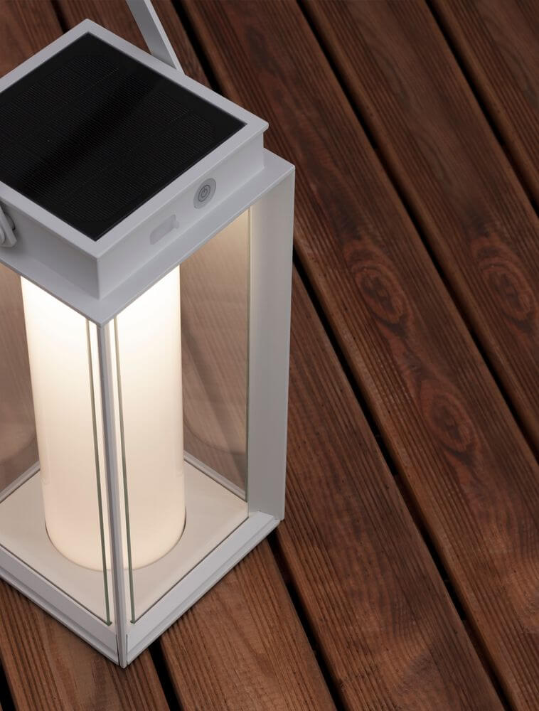 Verhal LED Außenstehleuchte 3000K Solar IP54 auf Holzterrasse, modernes Design mit Sonnenenergie.