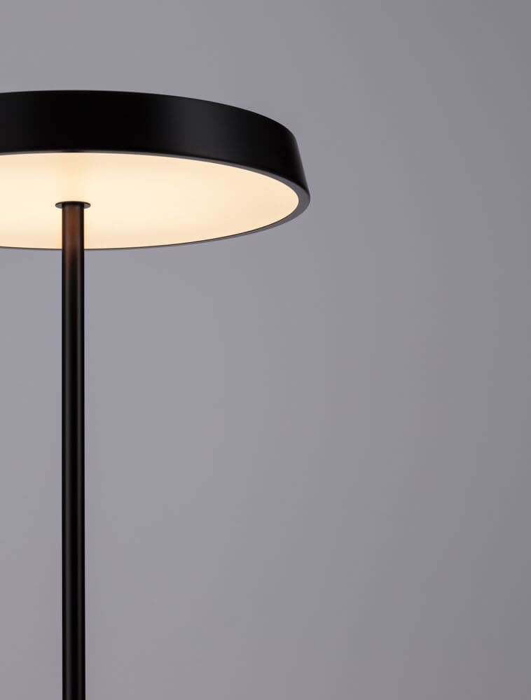 Vetro LED Stehlampe H 136cm Ø 40cm 3000K mit modernem Design und mattem weißen Schirm