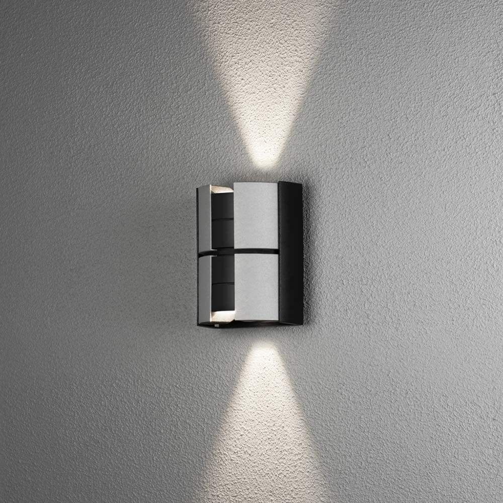Vidar LED Wandleuchte Silber im modernen Design mit verstellbarem Lichtaustritt in Schwarz/Silber.