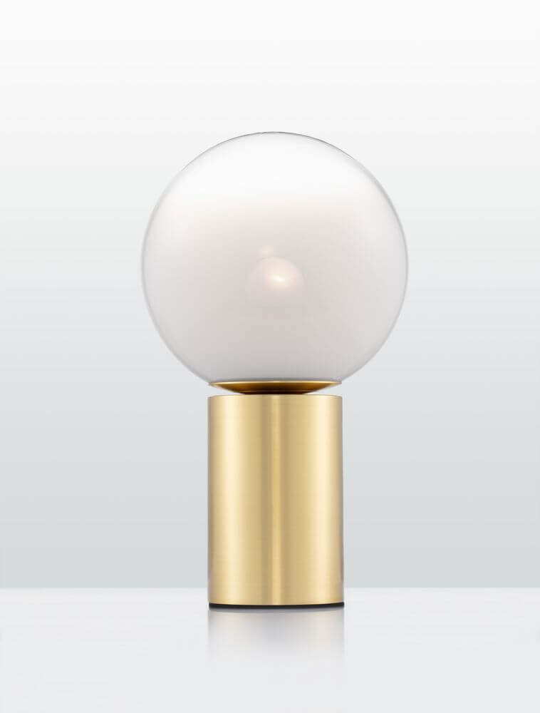 VITA Tischleuchte in Gold und Weiß, elegante runde Form mit Messingfuß und Glas-Leuchtenschirm.