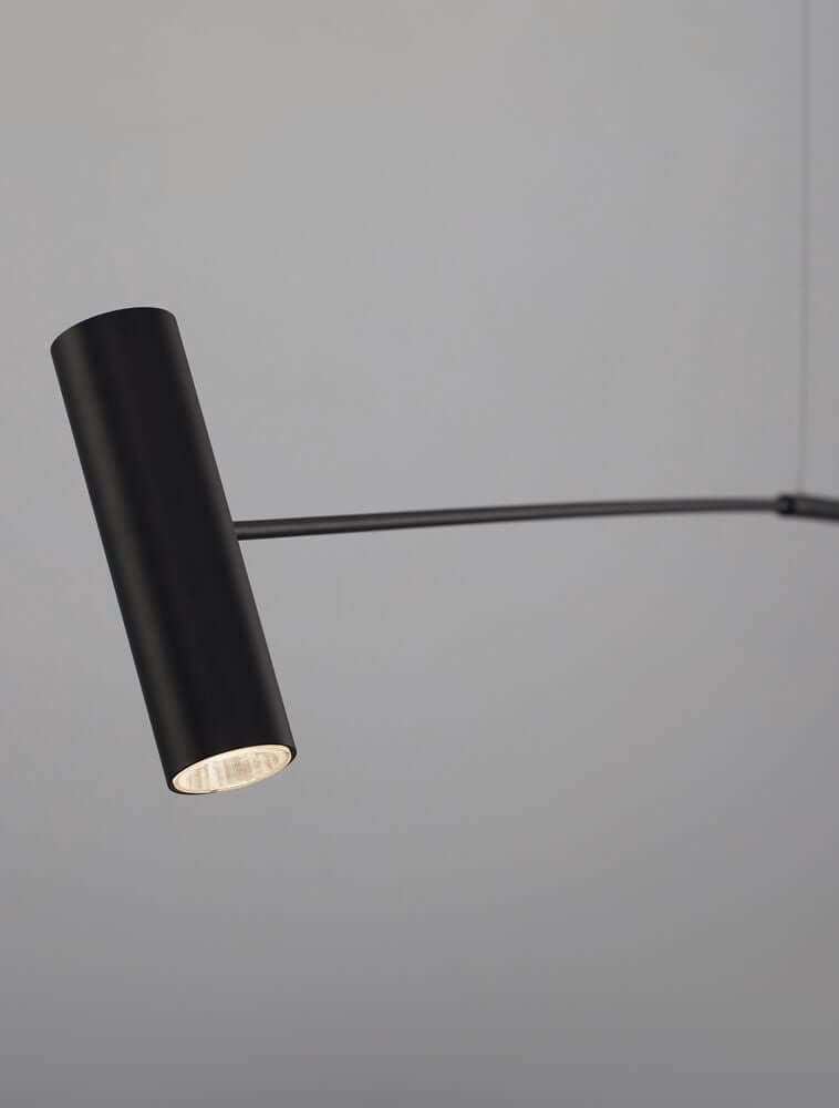 Voice LED Stehlampe 3000K Schwarz - elegante schwarze Stehlampe mit moderner LED-Technologie.
