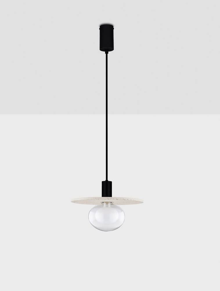 Vrahos Pendelleuchte G9 Ø 29,5cm Beton Beige mit schwarzem Kabel und Glasattrappe.