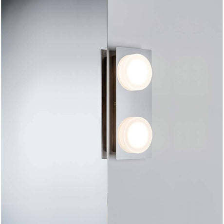 Applique murale Doradus IP23 LED 2x5W chrome avec design moderne, lumière sans éblouissement et montage sur miroir.